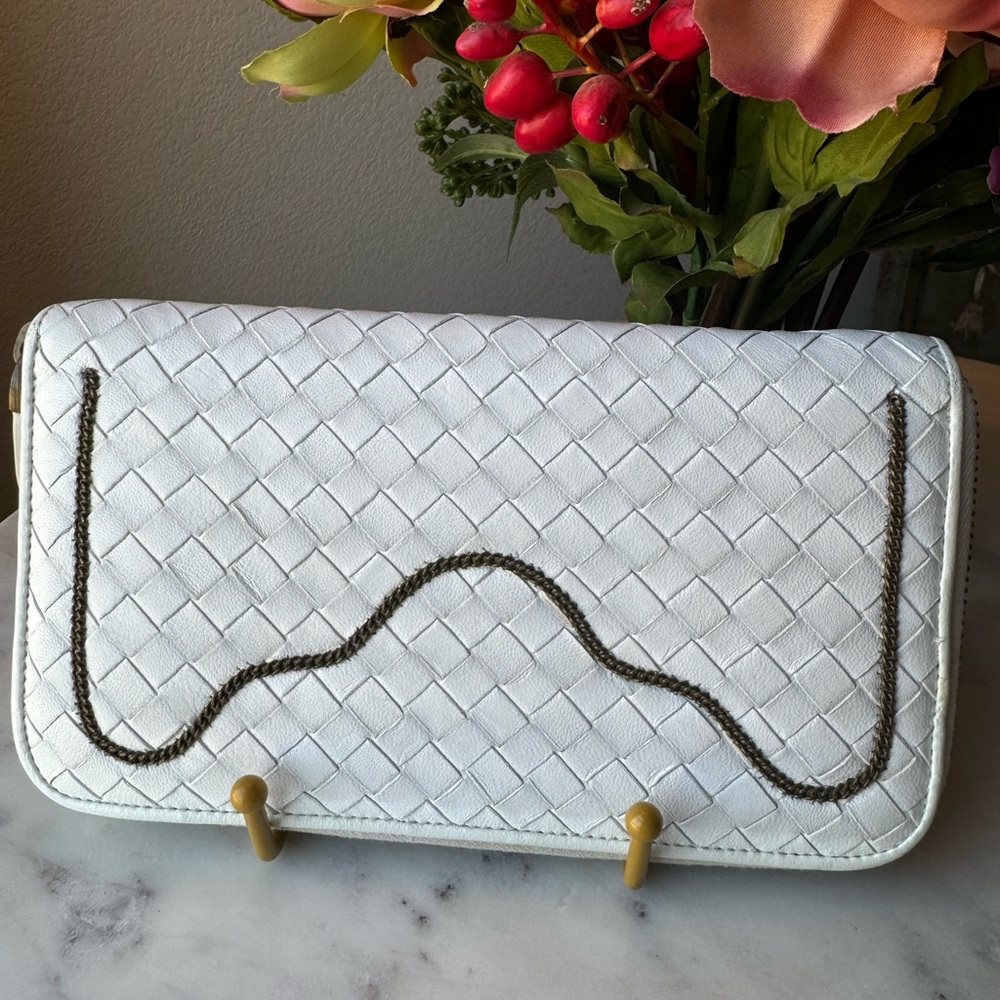 BOTTEGA VENETA 🔥RARE🔥Intrecciato Woven Nappa leather Zip around wallet. White.